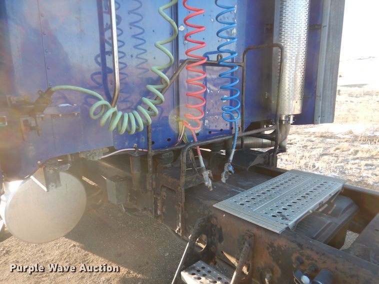 image for item GW9478 2003 Freightliner Columbia semi truck