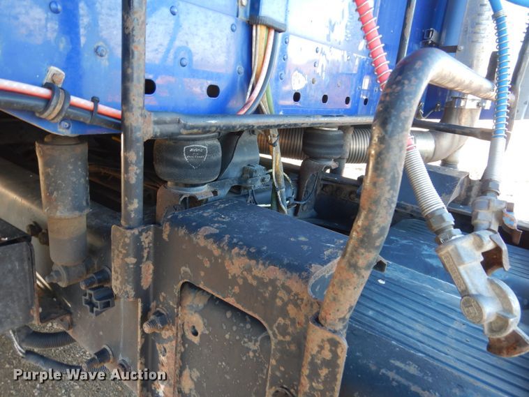 image for item GW9478 2003 Freightliner Columbia semi truck