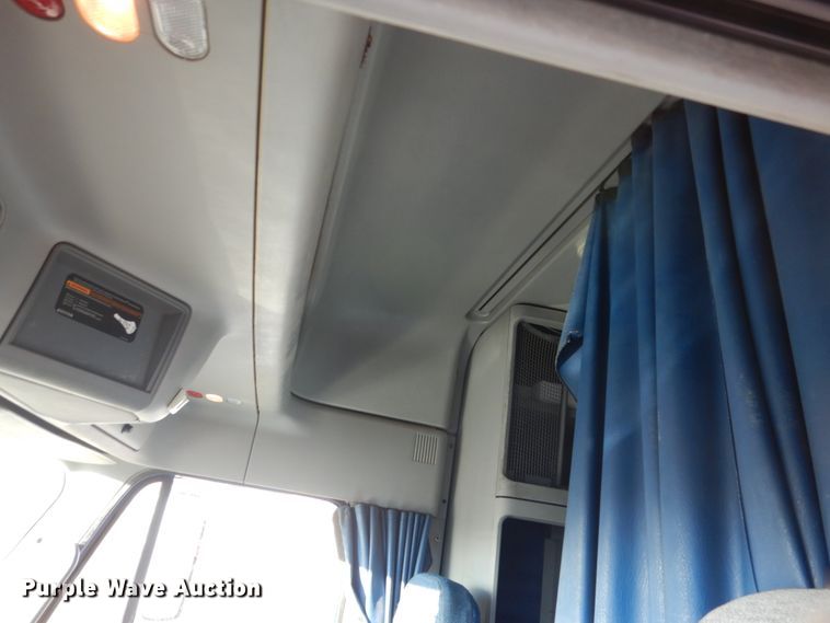 image for item GW9478 2003 Freightliner Columbia semi truck