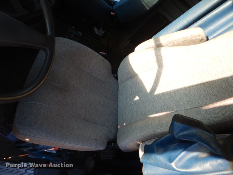 image for item GW9478 2003 Freightliner Columbia semi truck