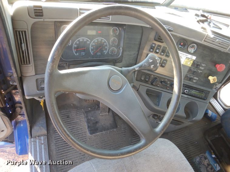 image for item GW9478 2003 Freightliner Columbia semi truck
