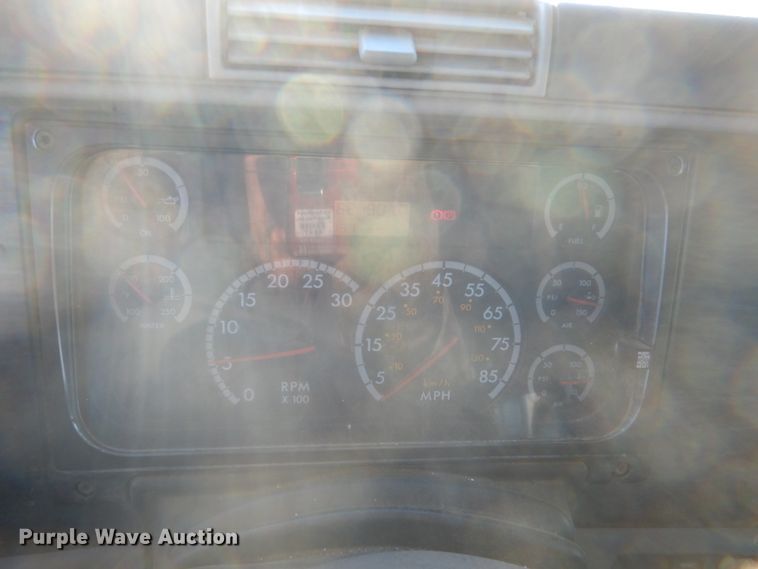 image for item GW9478 2003 Freightliner Columbia semi truck