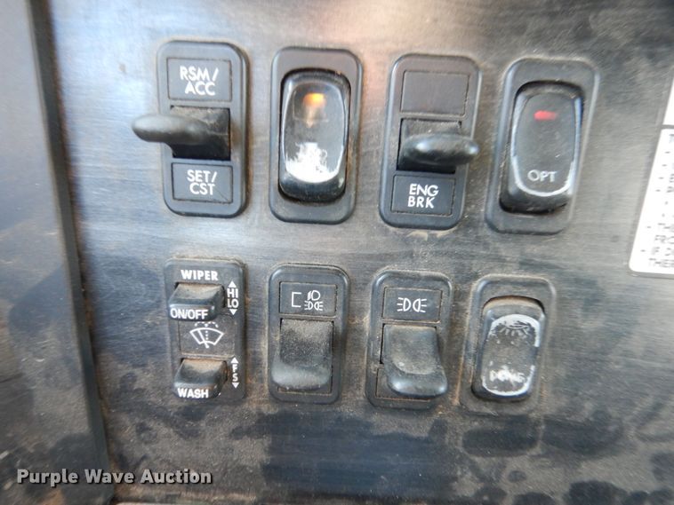 image for item GW9478 2003 Freightliner Columbia semi truck