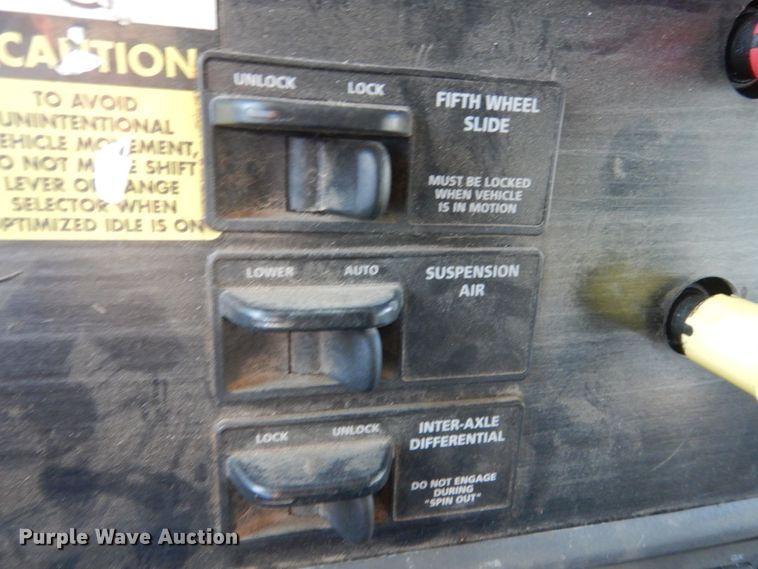 image for item GW9478 2003 Freightliner Columbia semi truck