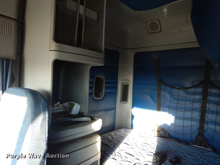 image for item GW9478 2003 Freightliner Columbia semi truck