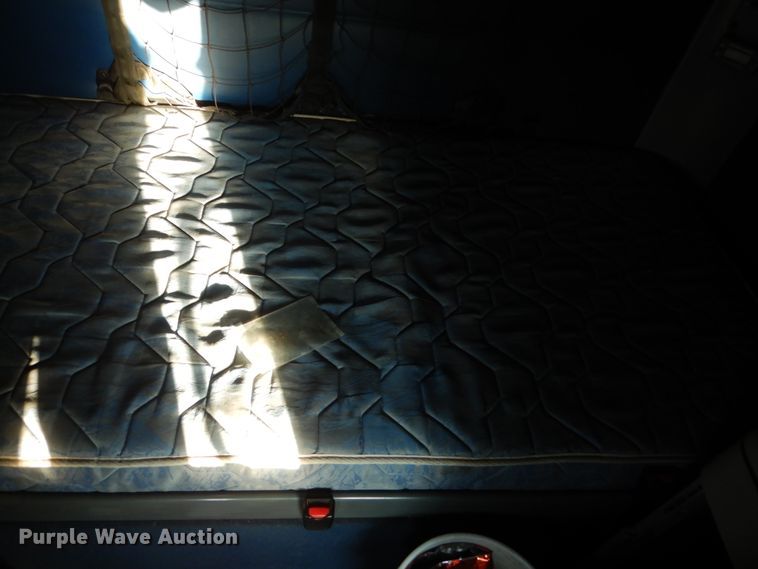 image for item GW9478 2003 Freightliner Columbia semi truck