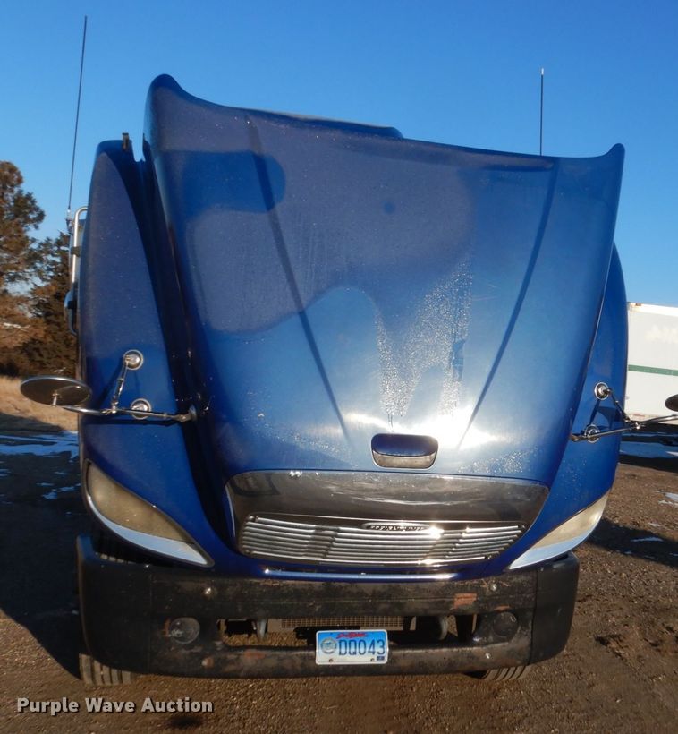 image for item GW9478 2003 Freightliner Columbia semi truck