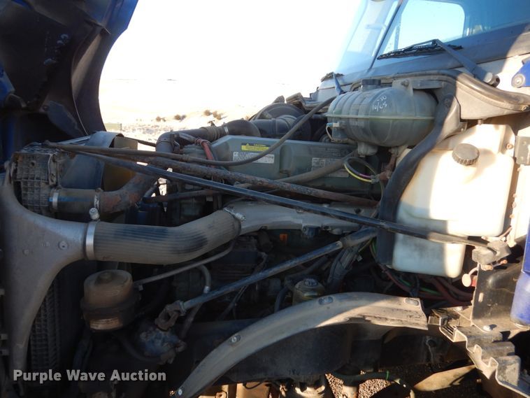 image for item GW9478 2003 Freightliner Columbia semi truck