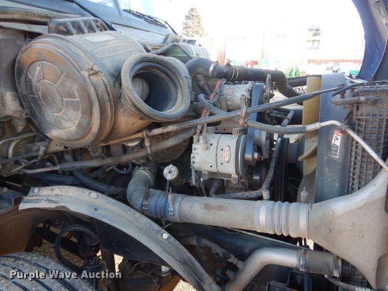 image for item GW9478 2003 Freightliner Columbia semi truck