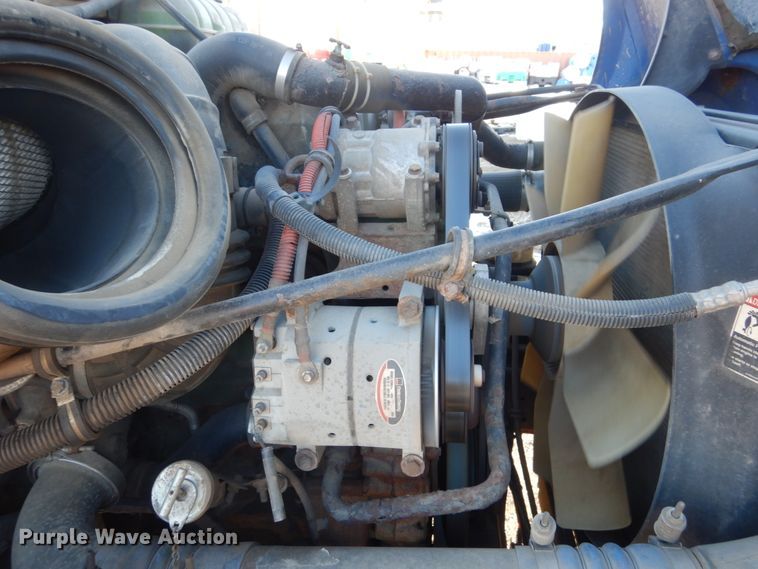 image for item GW9478 2003 Freightliner Columbia semi truck