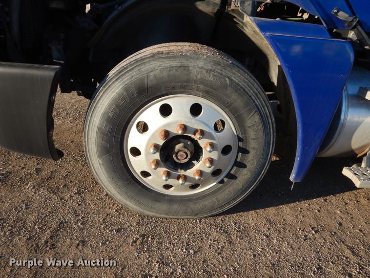 image for item GW9478 2003 Freightliner Columbia semi truck