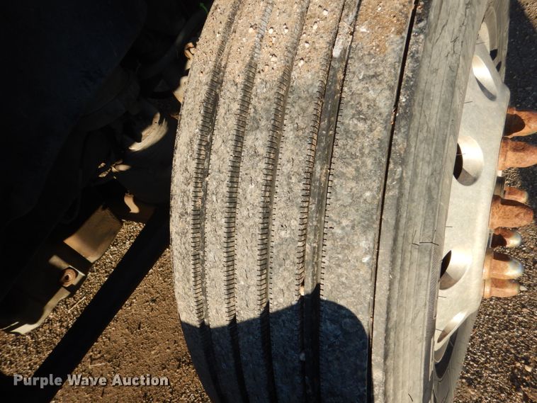 image for item GW9478 2003 Freightliner Columbia semi truck