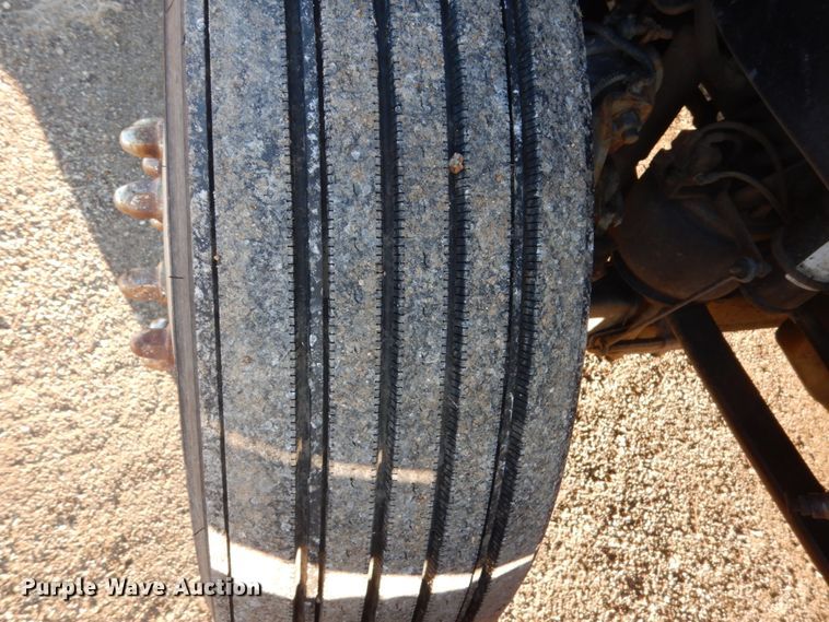 image for item GW9478 2003 Freightliner Columbia semi truck