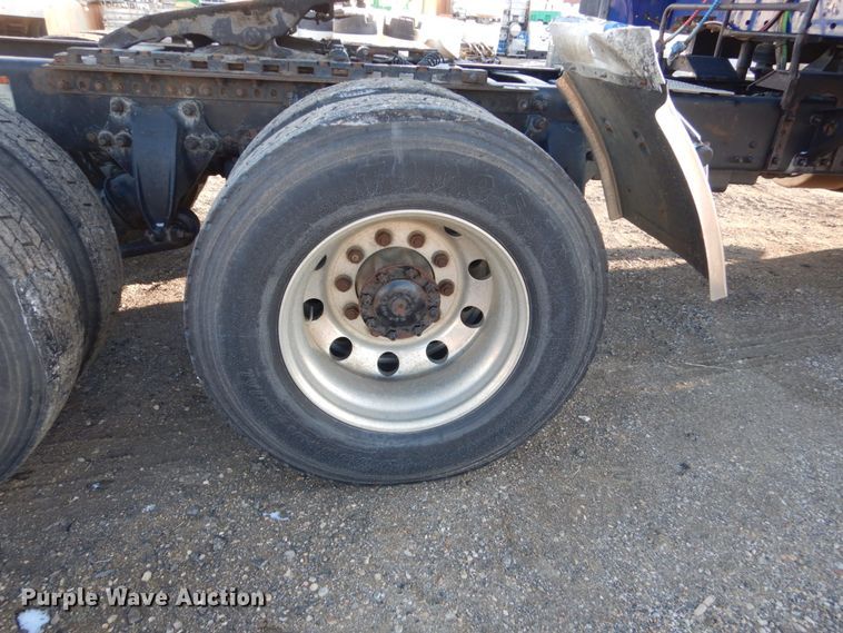 image for item GW9478 2003 Freightliner Columbia semi truck