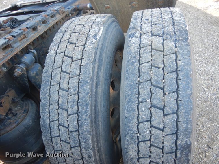 image for item GW9478 2003 Freightliner Columbia semi truck