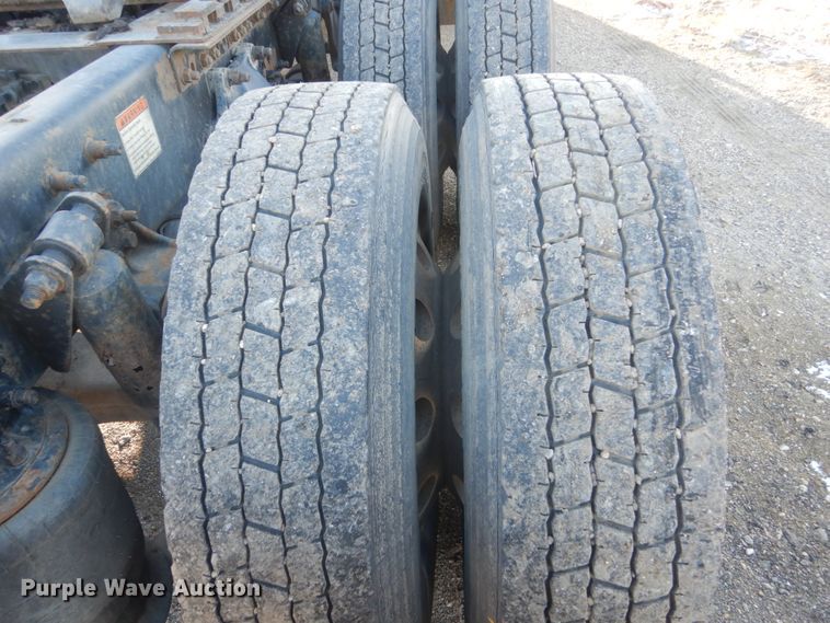 image for item GW9478 2003 Freightliner Columbia semi truck