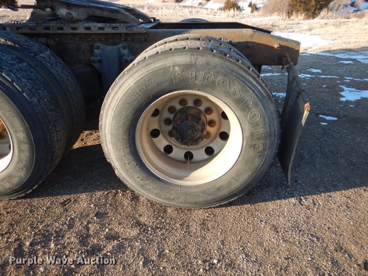 image for item GW9478 2003 Freightliner Columbia semi truck