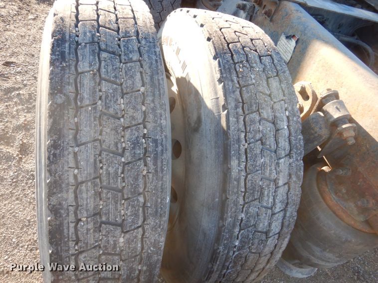 image for item GW9478 2003 Freightliner Columbia semi truck