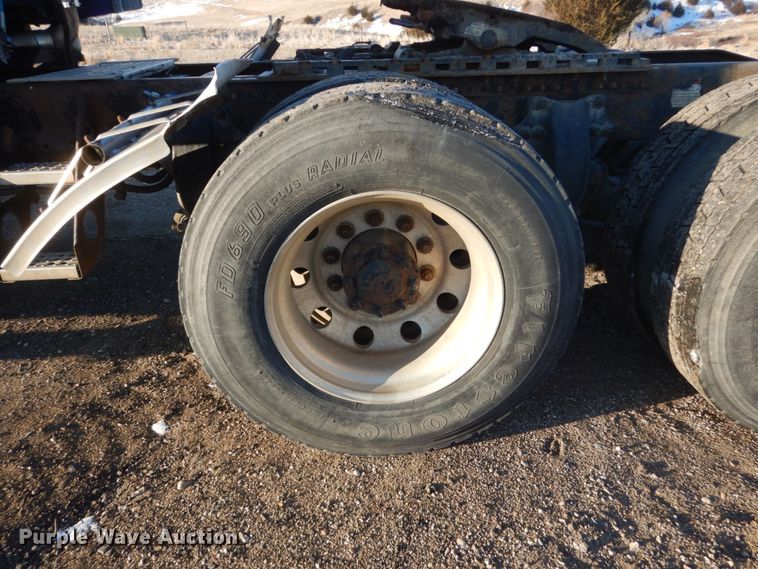 image for item GW9478 2003 Freightliner Columbia semi truck