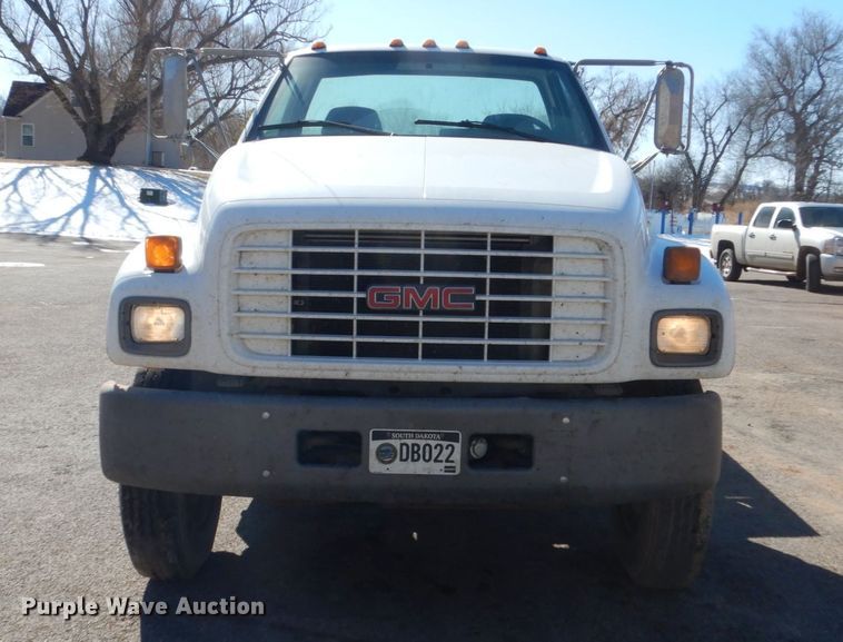 image for item GW9480 2002 GMC C6500 flatbed truck