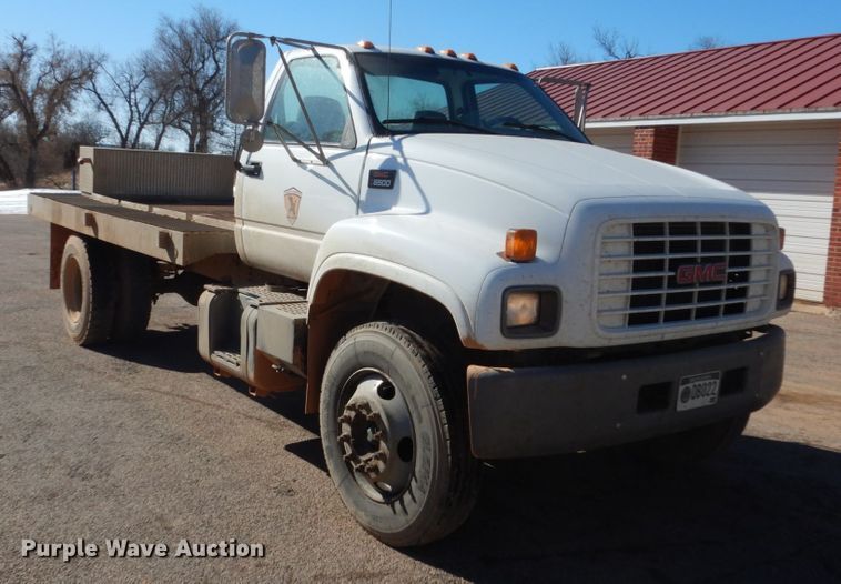 image for item GW9480 2002 GMC C6500 flatbed truck