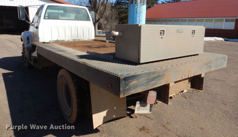 image for item GW9480 2002 GMC C6500 flatbed truck