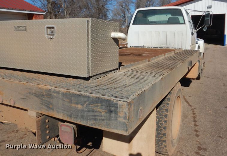 image for item GW9480 2002 GMC C6500 flatbed truck