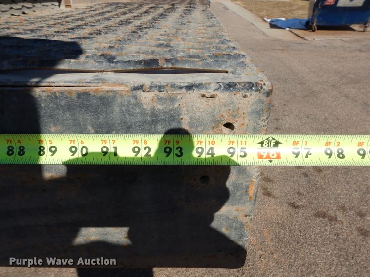 image for item GW9480 2002 GMC C6500 flatbed truck