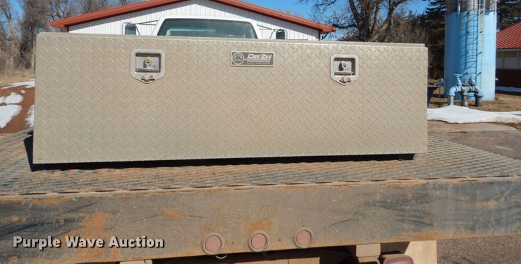 image for item GW9480 2002 GMC C6500 flatbed truck