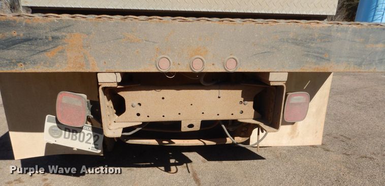 image for item GW9480 2002 GMC C6500 flatbed truck