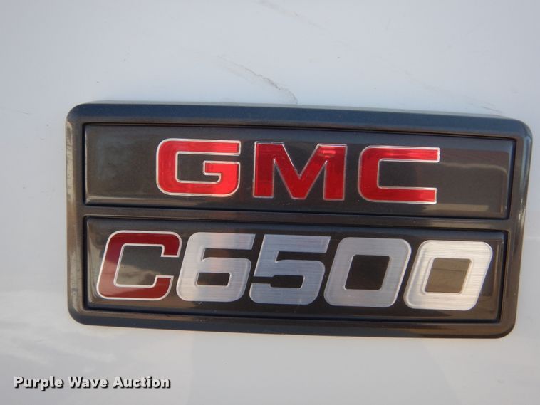 image for item GW9480 2002 GMC C6500 flatbed truck