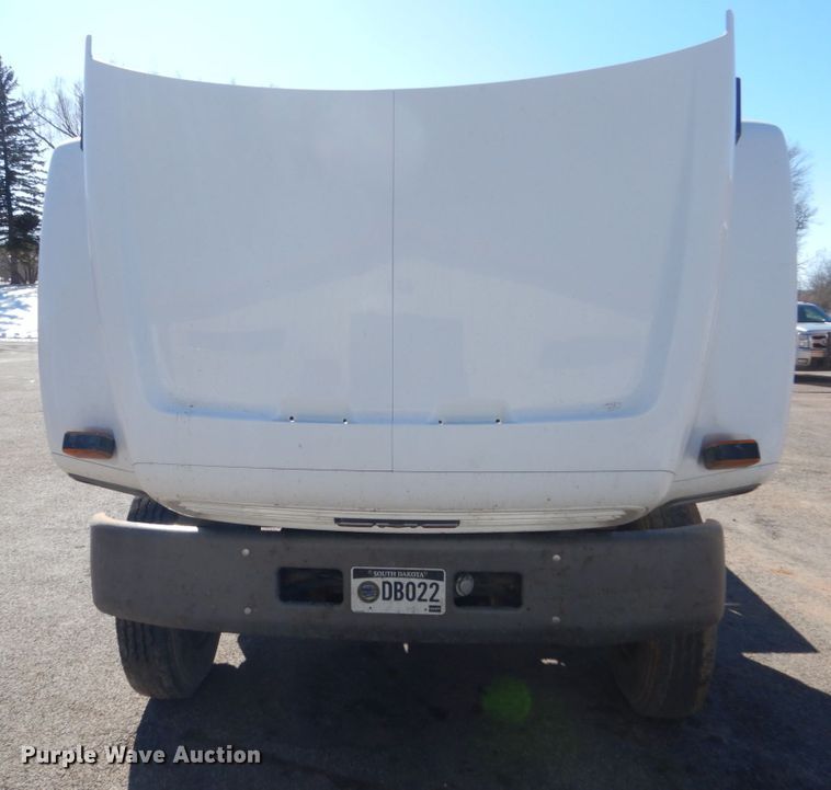 image for item GW9480 2002 GMC C6500 flatbed truck