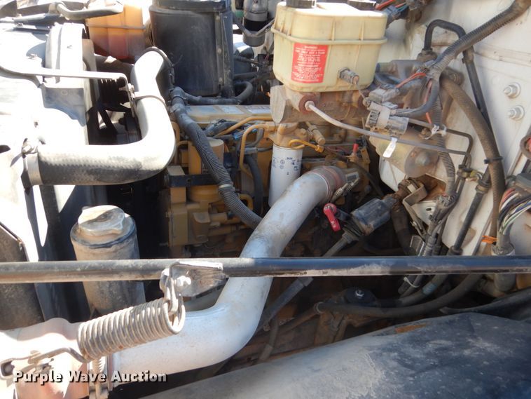 image for item GW9480 2002 GMC C6500 flatbed truck