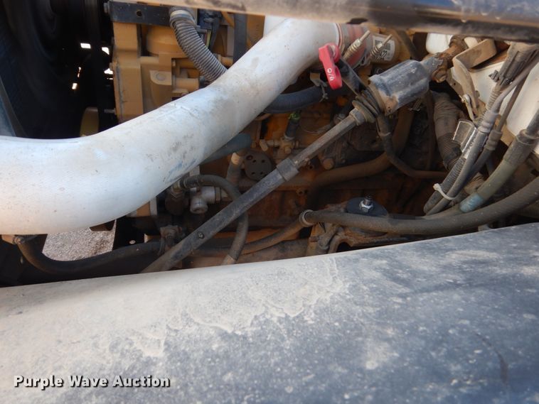 image for item GW9480 2002 GMC C6500 flatbed truck