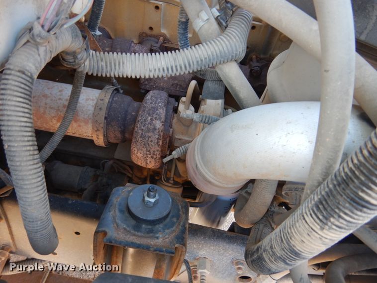 image for item GW9480 2002 GMC C6500 flatbed truck