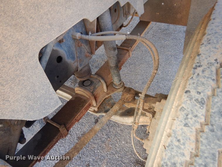 image for item GW9480 2002 GMC C6500 flatbed truck