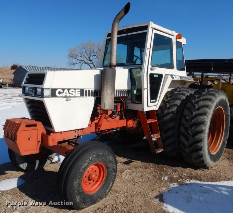 image for item GX9869 1982 Case 2290 tractor