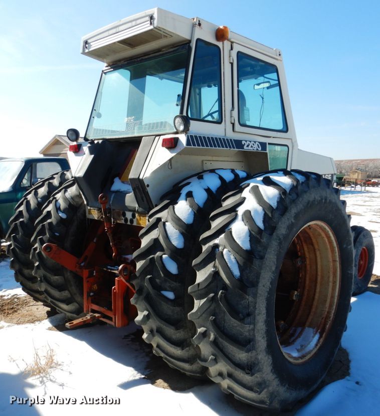 image for item GX9869 1982 Case 2290 tractor