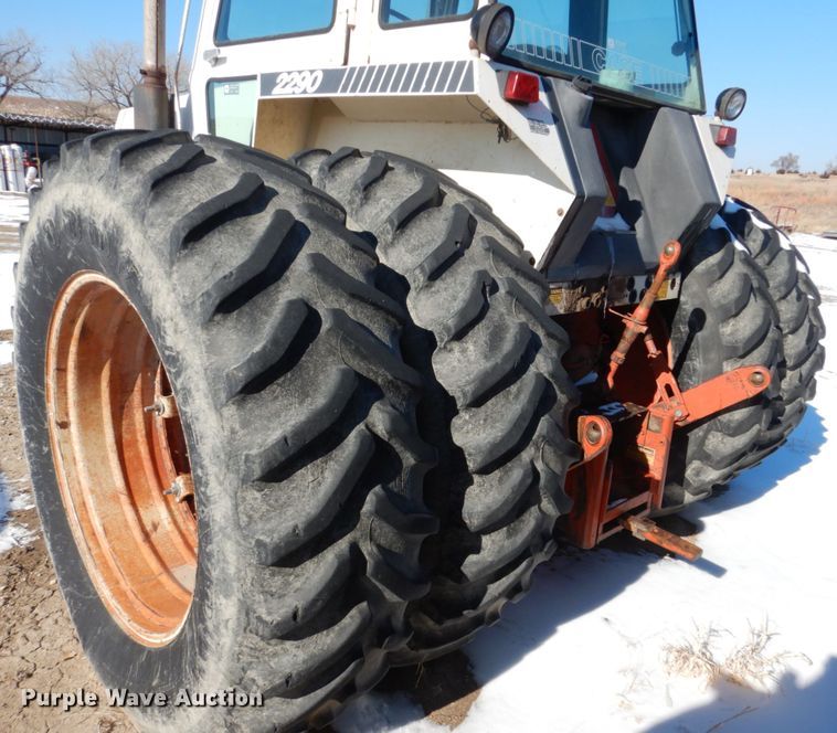 image for item GX9869 1982 Case 2290 tractor
