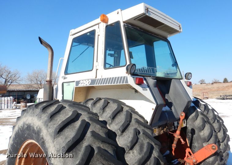 image for item GX9869 1982 Case 2290 tractor