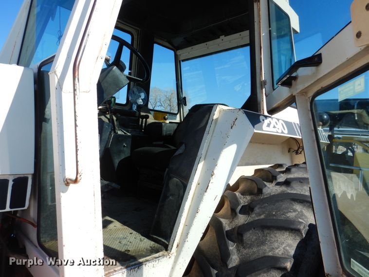 image for item GX9869 1982 Case 2290 tractor