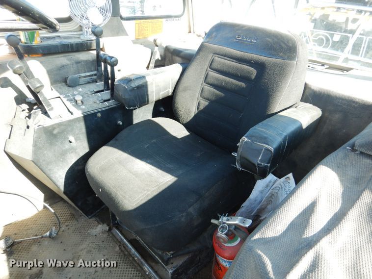 image for item GX9869 1982 Case 2290 tractor