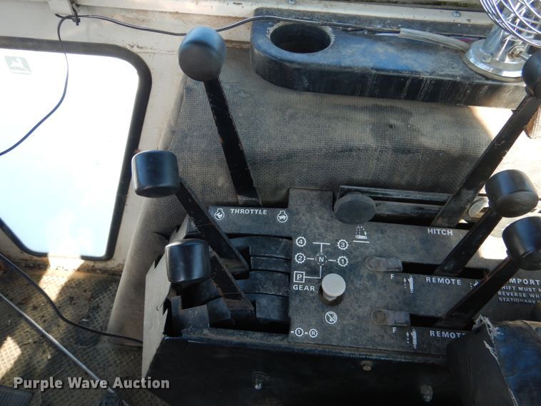 image for item GX9869 1982 Case 2290 tractor