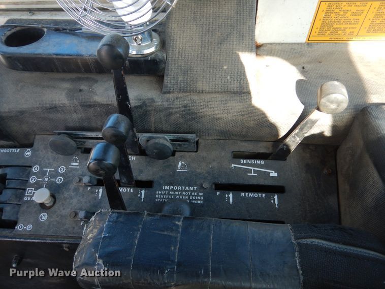 image for item GX9869 1982 Case 2290 tractor