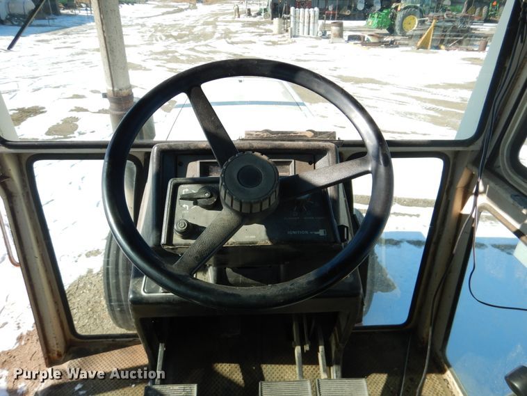 image for item GX9869 1982 Case 2290 tractor