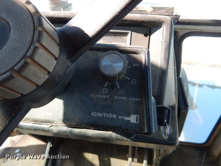 image for item GX9869 1982 Case 2290 tractor