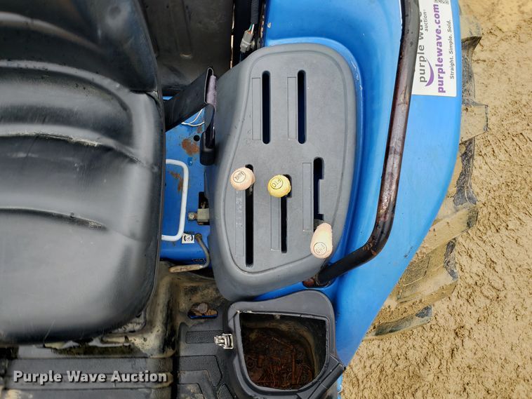 image for item L1418 New Holland TC35D tractor