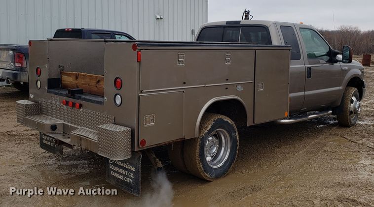 image for item L1419 2005 Ford F350 Super Duty SuperCab utility bed pickup truck