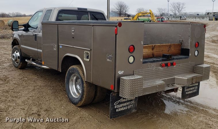 image for item L1419 2005 Ford F350 Super Duty SuperCab utility bed pickup truck