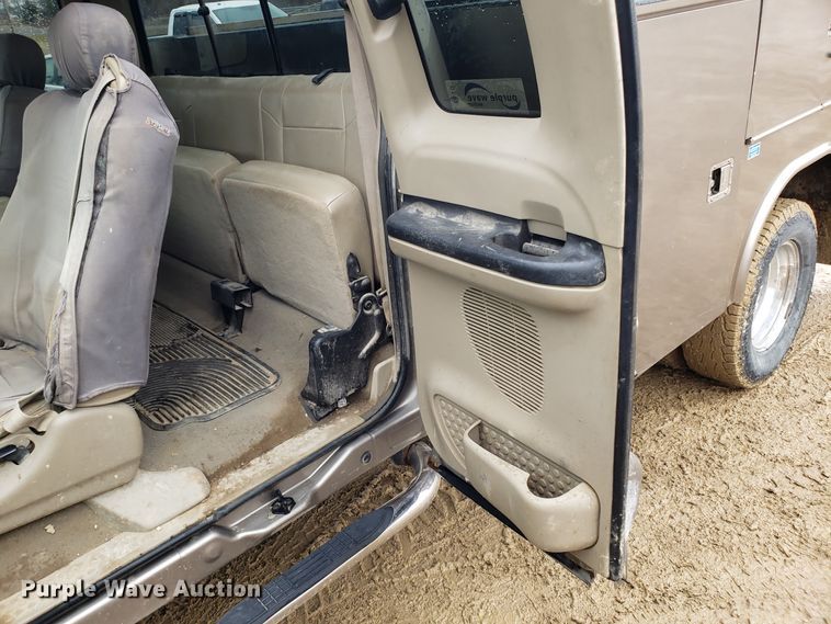 image for item L1419 2005 Ford F350 Super Duty SuperCab utility bed pickup truck